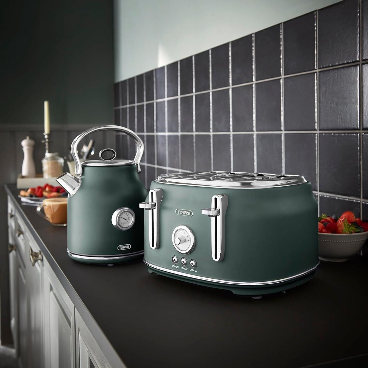 Tower Renaissance Kettle & 4 Slice Toaster Forest Green Matching Kettle & Toaster Set