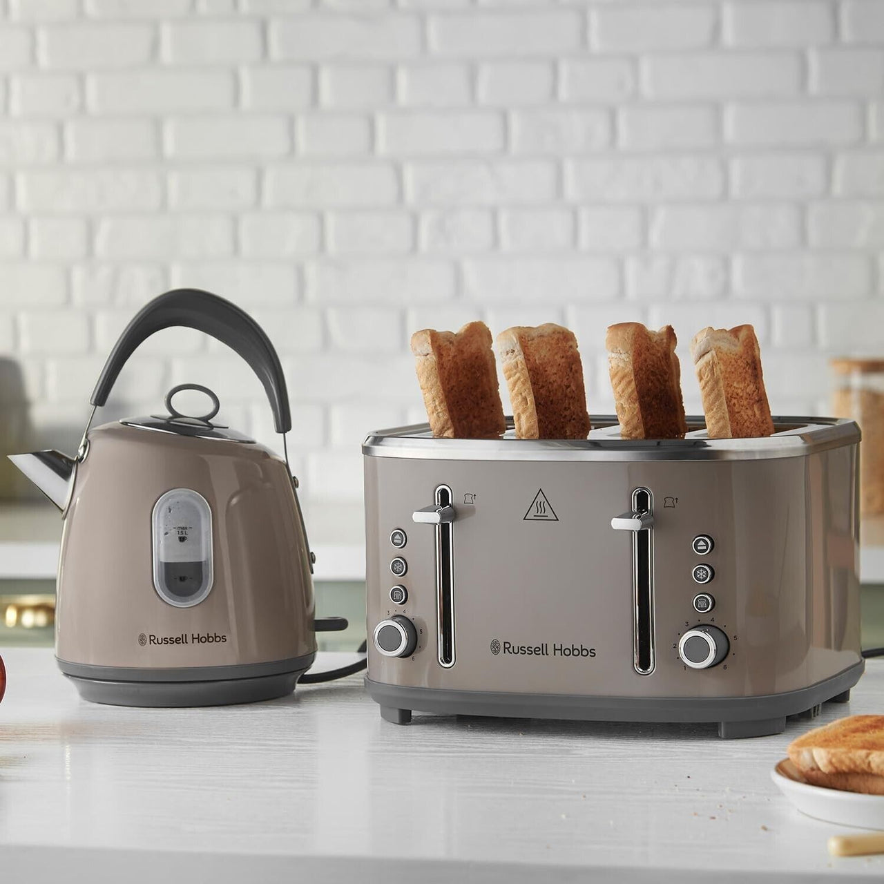 Russell Hobbs Stylevia Mocha 1.5L Kettle & 4 Slice Toaster Matching Set in Mocha