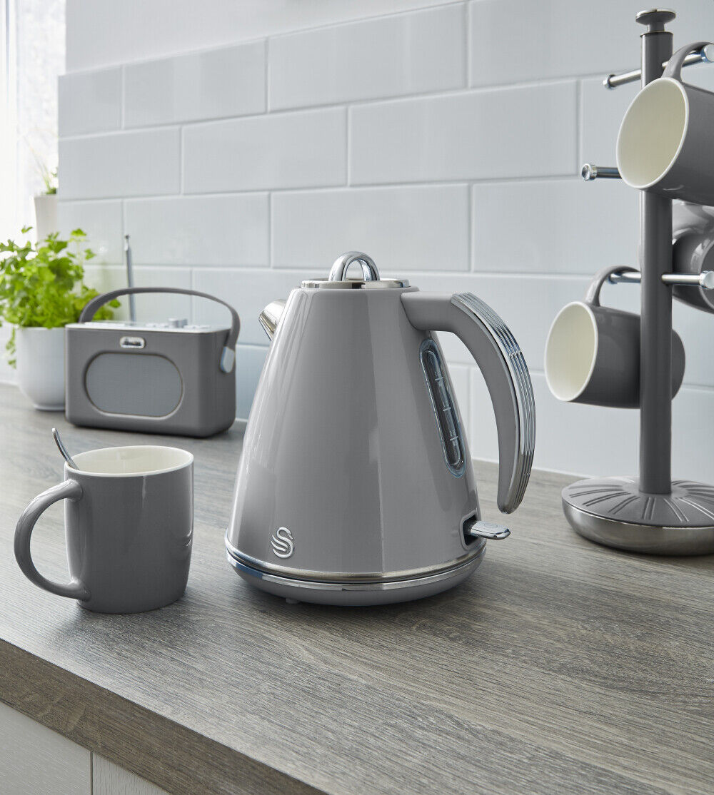 Swan retro kettle 2024 and toaster cream